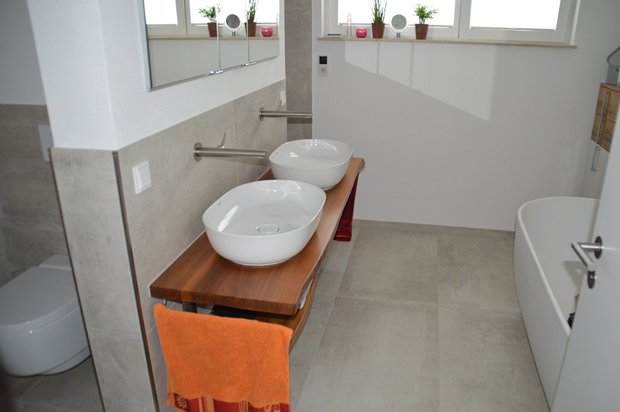 Moderne Bad-Sanierung von SZ Fliesen